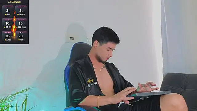 Snapshot of EdwardRoss_ chatting on 02-21-26, 08:21 EdwardRoss online show from 02-21-26, 08:21