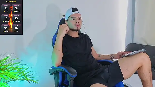 Snapshot of EdwardRoss_ chatting on 02-25-26, 08:18 EdwardRoss online show from 02-25-26, 08:18