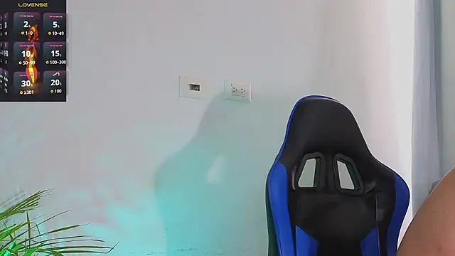 Snapshot of EdwardRoss_ chatting on 03-04-26, 08:59 EdwardRoss online show from 03-04-26, 08:59