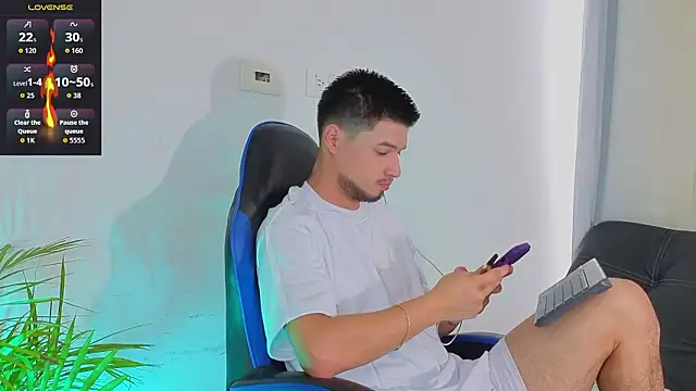 Snapshot of EdwardRoss_ chatting on 03-05-26, 09:22 EdwardRoss online show from 03-05-26, 09:22