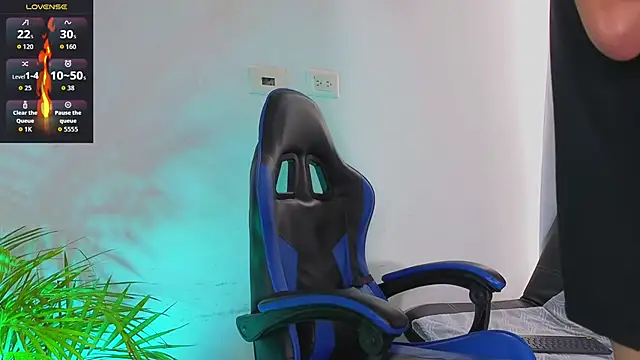 Snapshot of EdwardRoss_ chatting on 03-10-26, 07:19 EdwardRoss online show from 03-10-26, 07:19