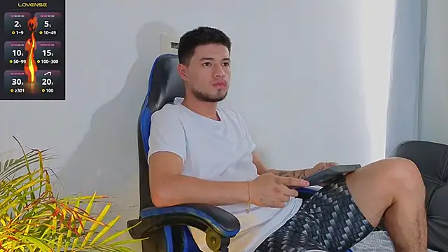 Snapshot of EdwardRoss_ chatting on 03-23-26, 07:40 EdwardRoss online show from 03-23-26, 07:40