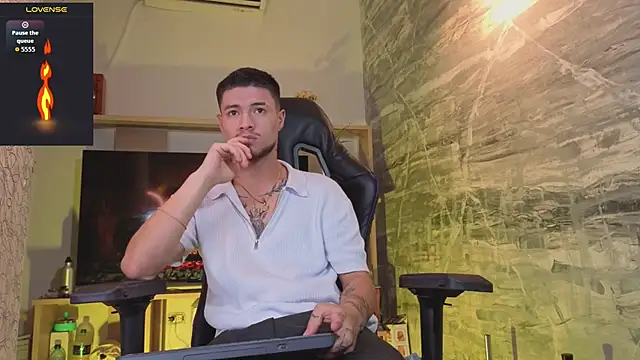 EdwardRoss  online show from 06-12-26, 07:46