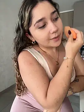 Snapshot of Cherryyquen chatting on 02-17-26, 09:32 Cherryyquen online show from 02-17-26, 09:32