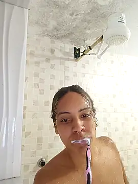 Julia Pretinha online show from 10-04-25, 01:42