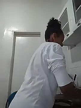 Julia Pretinha online show from 11-08-25, 03:12