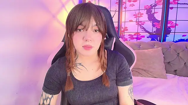 Fluffy Bubble21 online show from 12-21-25, 04:30