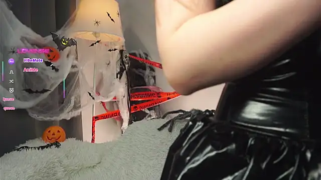 AmiLewis online show from 10-29-25, 01:19