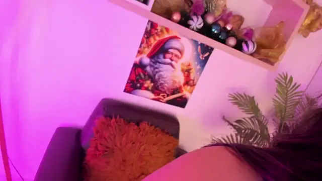 Miia Thompsonn online show from 12-24-24, 03:05