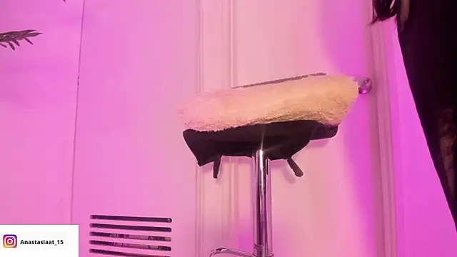 Miia Thompsonn online show from 02-27-25, 06:07