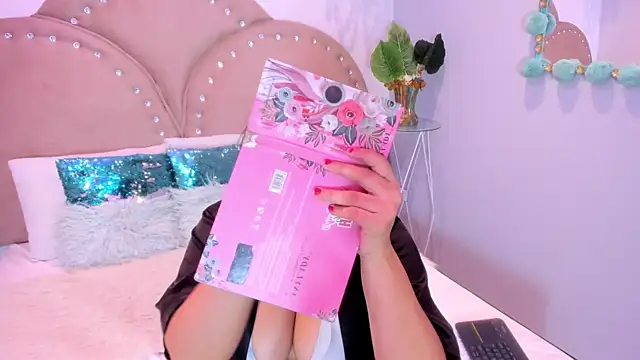 Miia Thompsonn online show from 09-30-25, 03:22