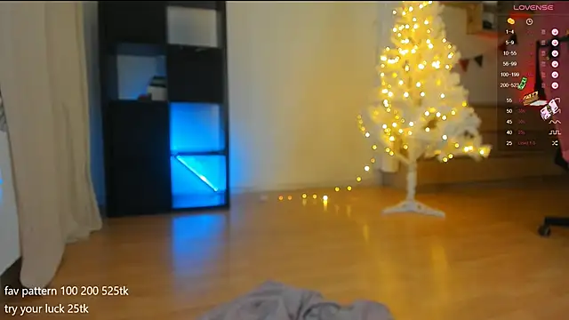 Snapshot of lil_lia chatting on 12-22-24, 02:06 lil lia online show from 12-22-24, 02:06