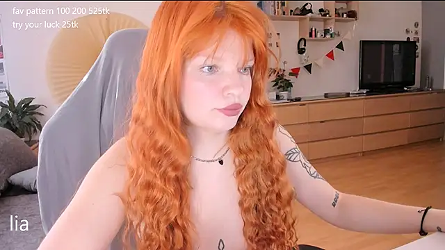 Snapshot of lil_lia chatting on 10-01-25, 08:42 lil lia online show from 10-01-25, 08:42