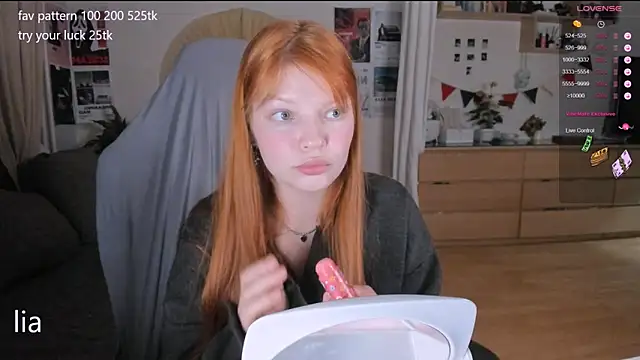 Snapshot of lil_lia chatting on 10-03-25, 04:04 lil lia online show from 10-03-25, 04:04