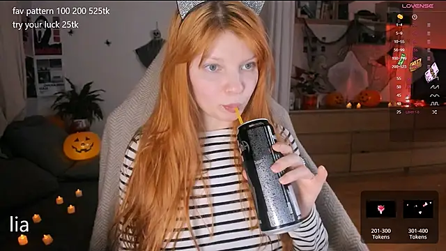 Snapshot of lil_lia chatting on 10-23-25, 09:57 lil lia online show from 10-23-25, 09:57