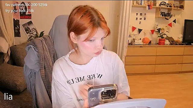 Snapshot of lil_lia chatting on 11-06-25, 10:54 lil lia online show from 11-06-25, 10:54