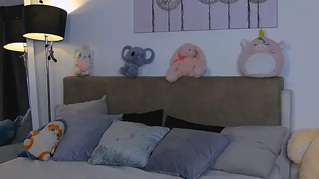 Snapshot of CassKiera chatting on 09-18-25, 05:09 CassKiera online show from 09-18-25, 05:09