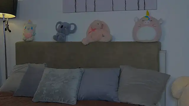 Snapshot of CassKiera chatting on 10-10-25, 04:44 CassKiera online show from 10-10-25, 04:44