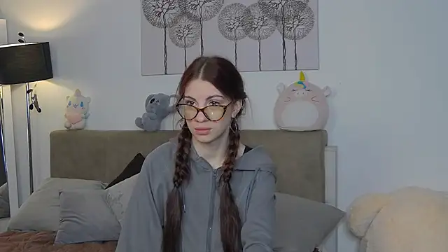 Snapshot of CassKiera chatting on 10-17-25, 04:48 CassKiera online show from 10-17-25, 04:48