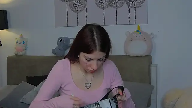 Snapshot of CassKiera chatting on 10-19-25, 04:57 CassKiera online show from 10-19-25, 04:57