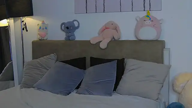 Snapshot of CassKiera chatting on 11-06-25, 06:03 CassKiera online show from 11-06-25, 06:03