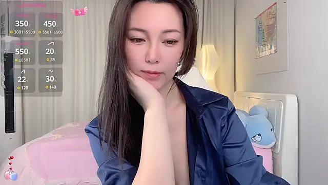 Snapshot of Ada-xixi chatting on 12-17-24, 03:50 Ada-xixi online show from 12-17-24, 03:50