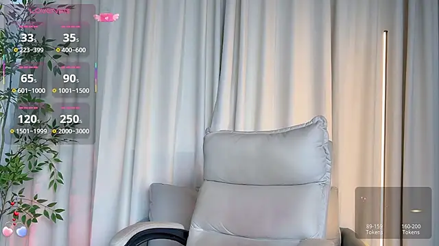 Snapshot of Ada-xixi chatting on 10-28-25, 01:53 Ada-xixi online show from 10-28-25, 01:53