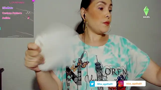 Miss Agatha online show from 11-08-25, 01:39