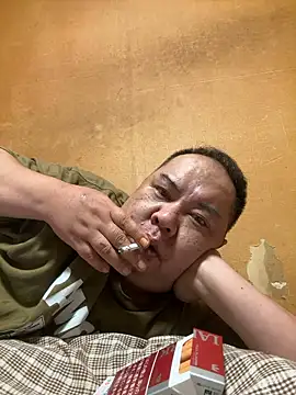 punk0805 online show from 10-18-25, 08:04