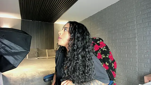 Snapshot of magic_marg chatting on 11-29-25, 07:50 magic marg online show from 11-29-25, 07:50