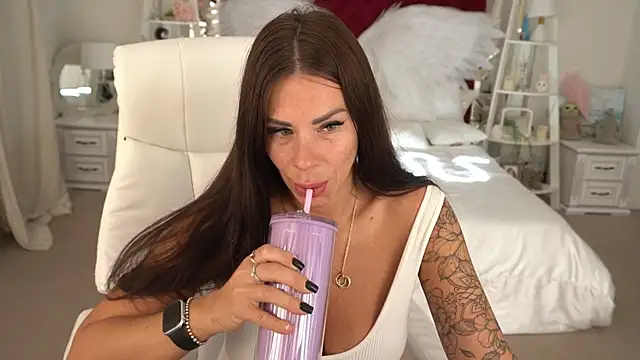 Snapshot of IsabellaFoxyy chatting on 09-27-25, 05:23 IsabellaFoxyy online show from 09-27-25, 05:23