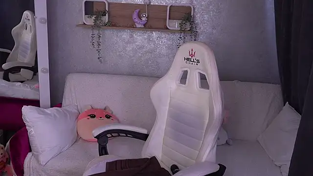 Snapshot of IsabellaFoxyy chatting on 10-16-25, 12:39 IsabellaFoxyy online show from 10-16-25, 12:39