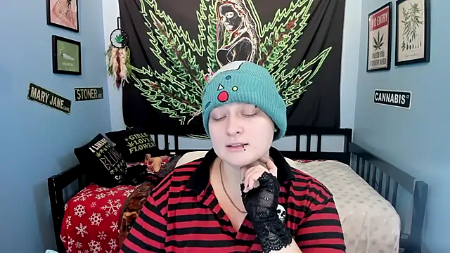 Snapshot of Chloenightmare chatting on 09-13-25, 01:44 Chloenightmare online show from 09-13-25, 01:44