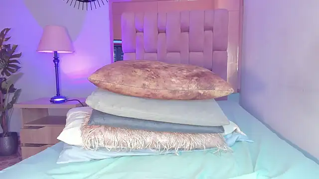 Snapshot of Voluptupus-girl chatting on 02-28-25, 09:01 Voluptupus-girl online show from 02-28-25, 09:01