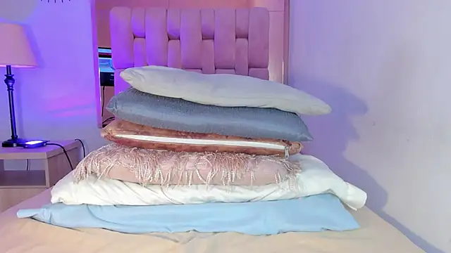 Snapshot of Voluptupus-girl chatting on 03-08-25, 12:41 Voluptupus-girl online show from 03-08-25, 12:41