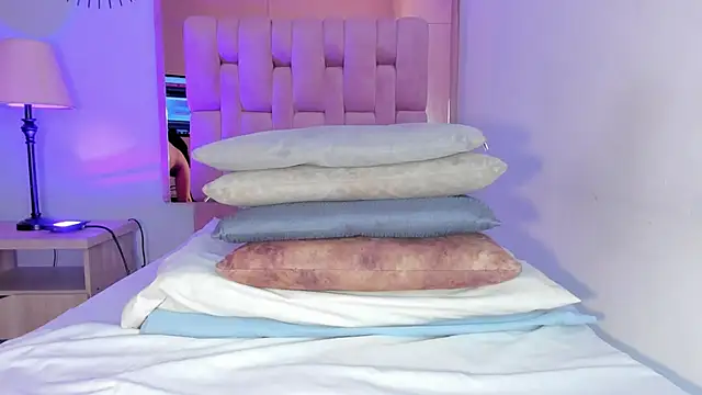 Snapshot of Voluptupus-girl chatting on 03-10-25, 05:29 Voluptupus-girl online show from 03-10-25, 05:29