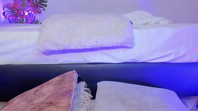 Snapshot of Voluptupus-girl chatting on 03-13-25, 09:05 Voluptupus-girl online show from 03-13-25, 09:05