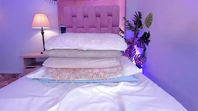 Snapshot of Voluptupus-girl chatting on 03-21-25, 11:56 Voluptupus-girl online show from 03-21-25, 11:56