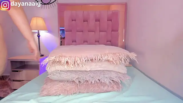 Snapshot of Voluptupus-girl chatting on 10-20-25, 08:53 Voluptupus-girl online show from 10-20-25, 08:53