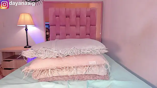 Snapshot of Voluptupus-girl chatting on 10-21-25, 01:23 Voluptupus-girl online show from 10-21-25, 01:23