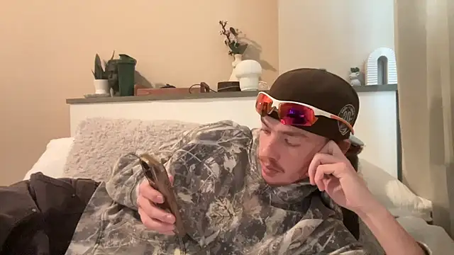 younghungginger online show from 12-01-24, 08:42