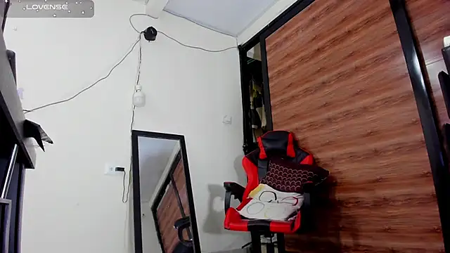 AlejoKhalifa  online show from 10-04-25, 08:12