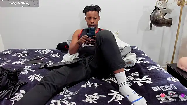 AlejoKhalifa  online show from 10-18-25, 09:37