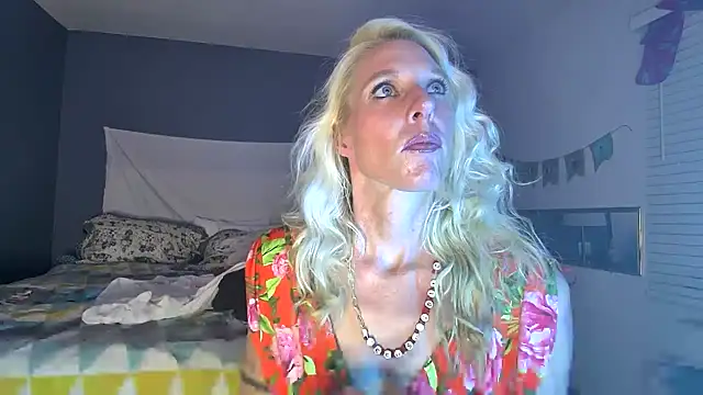 Glamazonx online show from 01-22-25, 01:10