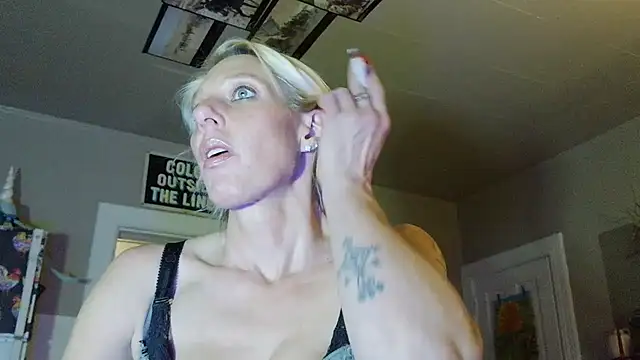 Glamazonx online show from 01-08-26, 04:04