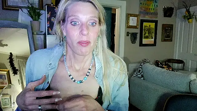 Glamazonx online show from 05-04-26, 01:45