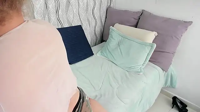 Snapshot of larossasexy chatting on 03-06-25, 08:16 larossasexy online show from 03-06-25, 08:16