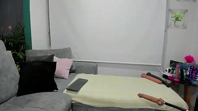 Snapshot of larossasexy chatting on 10-24-25, 11:01 larossasexy online show from 10-24-25, 11:01