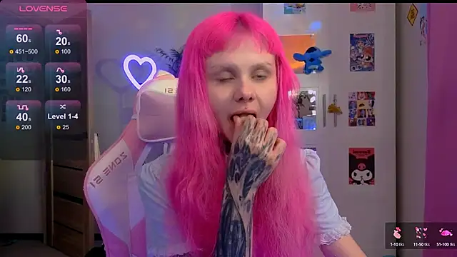 Britney Lynch online show from 10-13-25, 03:01