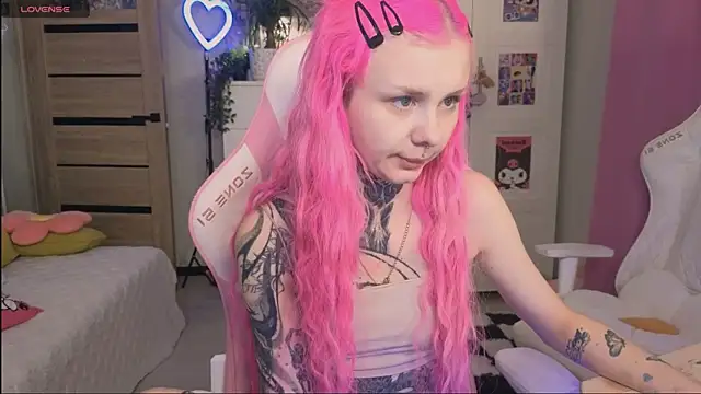 Britney Lynch online show from 10-17-25, 12:01